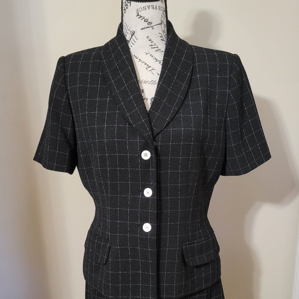 Women's Business Suit (w/Skirt)